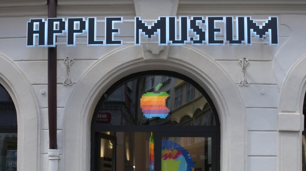 imonline at the Apple Museum in Prague